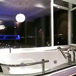 Apartment Panoramic - Jacuzzi & Parking