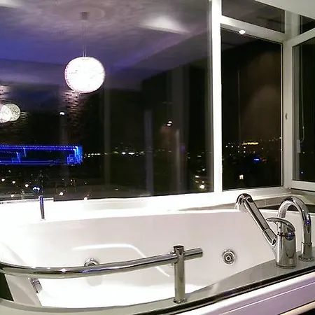 Apartment Panoramic - Jacuzzi & Parking