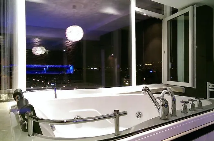 Apartment Panoramic - Jacuzzi & Parking