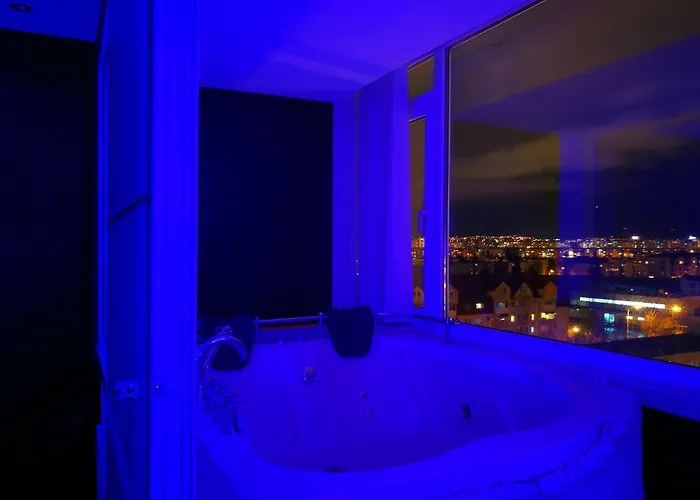 Panoramic - Jacuzzi & Parking Apartment Brasov